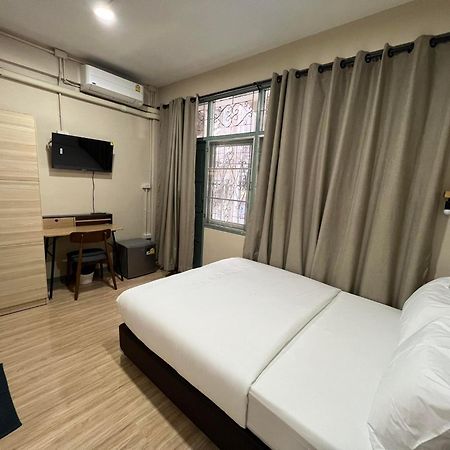 Bangwa House - Mrt Bangwa Station Hotel Банкок Екстериор снимка