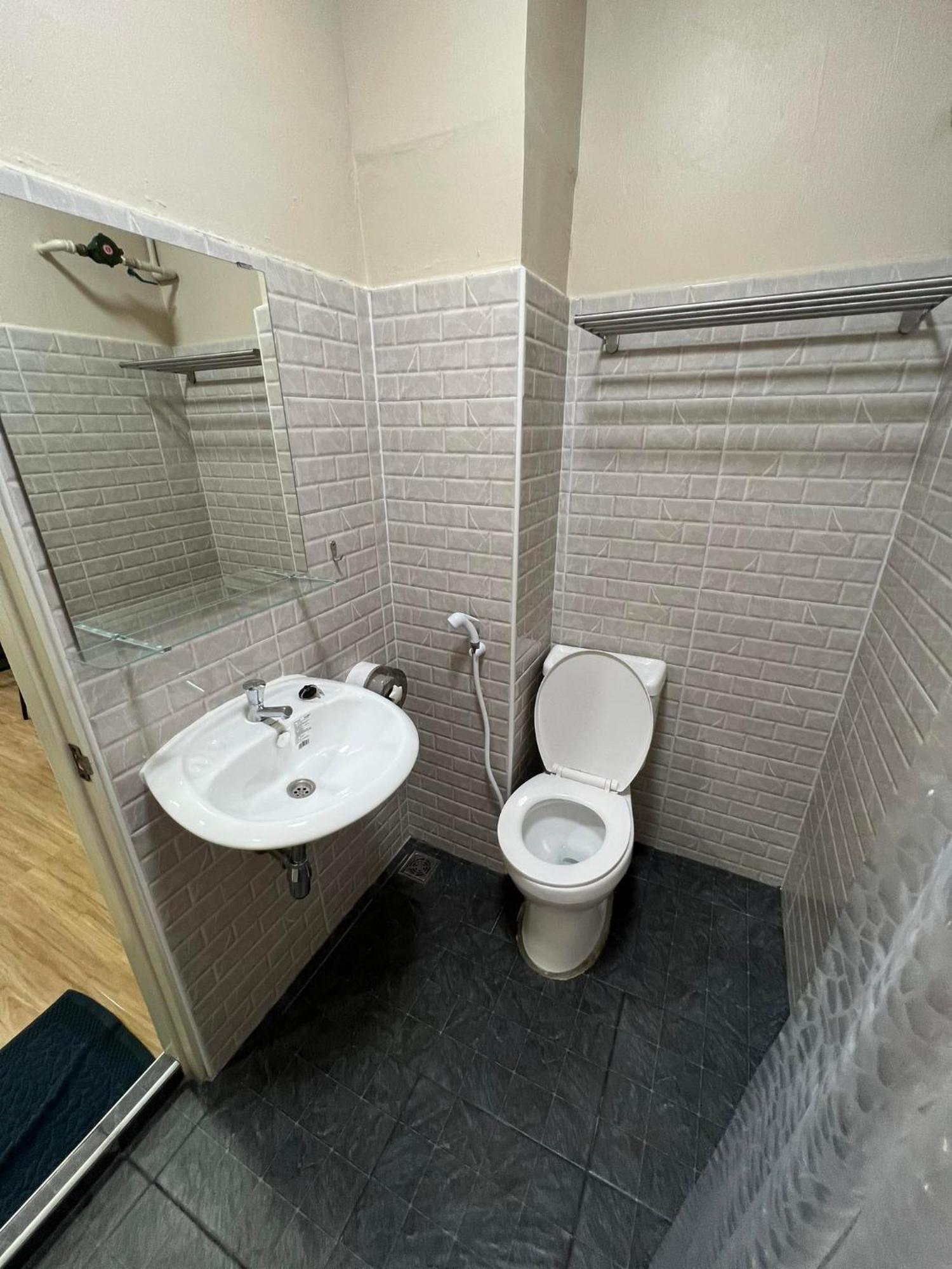 Bangwa House - Mrt Bangwa Station Hotel Банкок Екстериор снимка