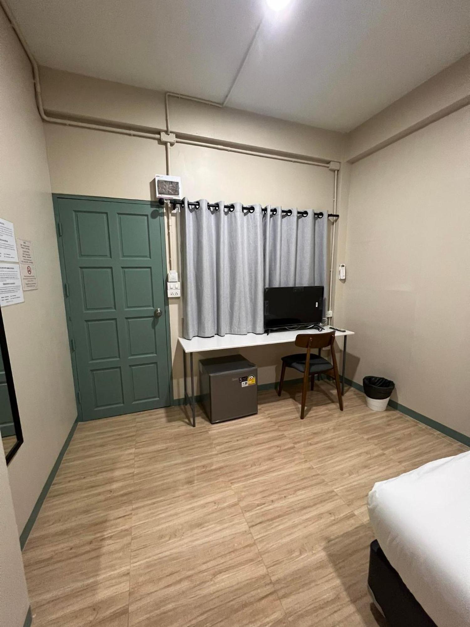 Bangwa House - Mrt Bangwa Station Hotel Банкок Екстериор снимка