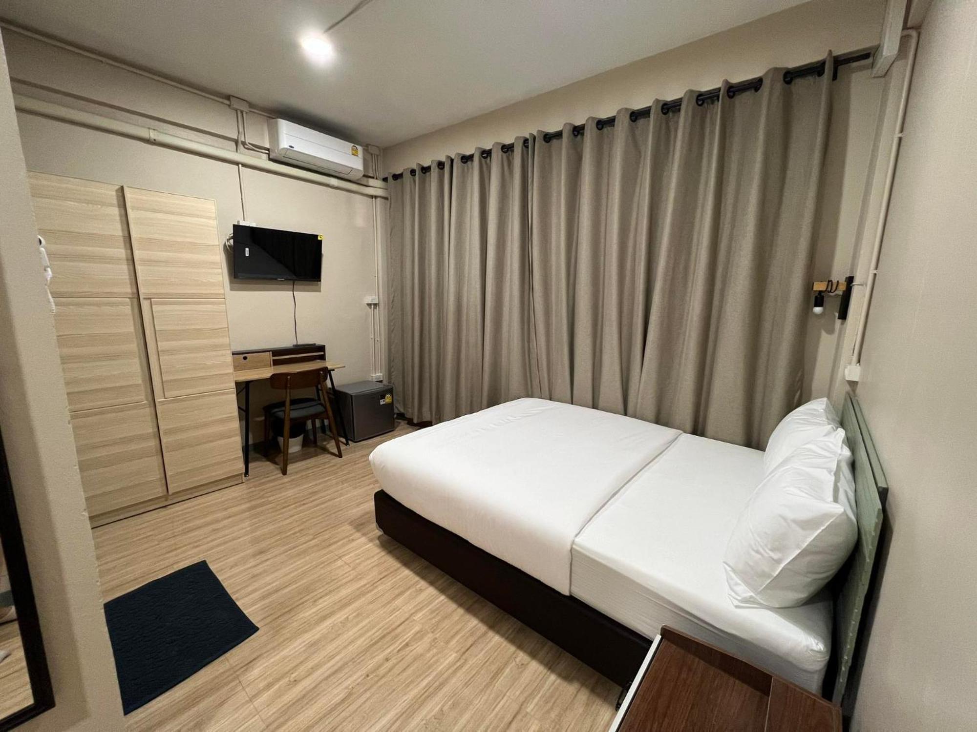 Bangwa House - Mrt Bangwa Station Hotel Банкок Екстериор снимка