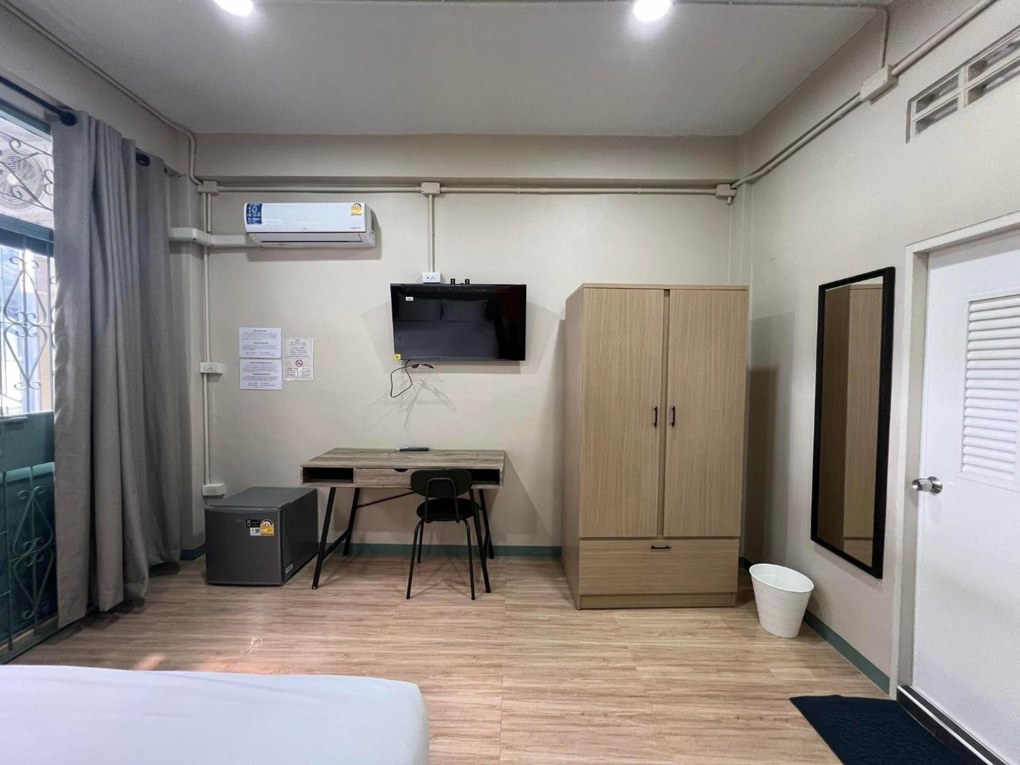 Bangwa House - Mrt Bangwa Station Hotel Банкок Екстериор снимка
