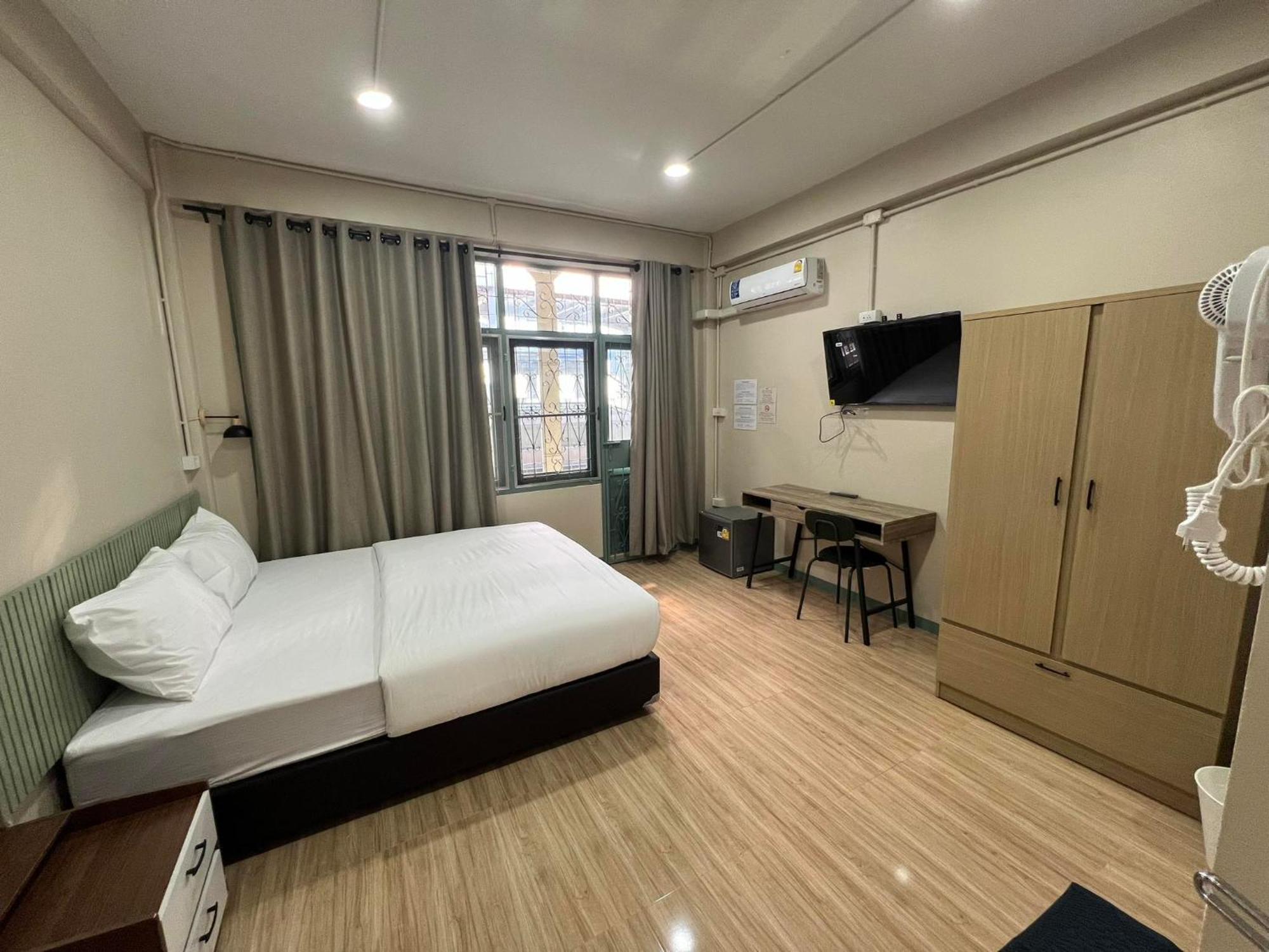 Bangwa House - Mrt Bangwa Station Hotel Банкок Екстериор снимка