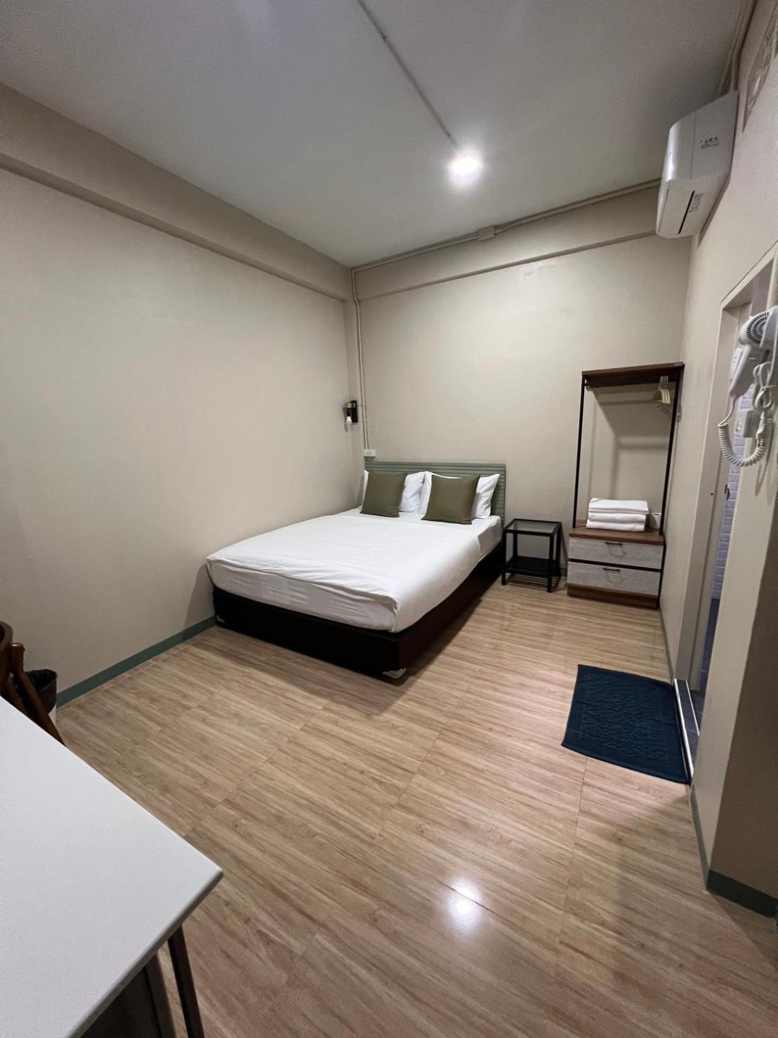Bangwa House - Mrt Bangwa Station Hotel Банкок Екстериор снимка